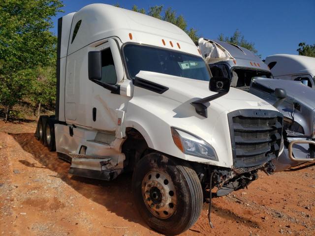  Salvage Freightliner Cascadia 1