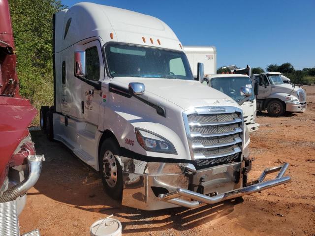  Salvage Freightliner Cascadia 1