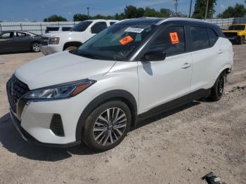  Salvage Nissan Kicks