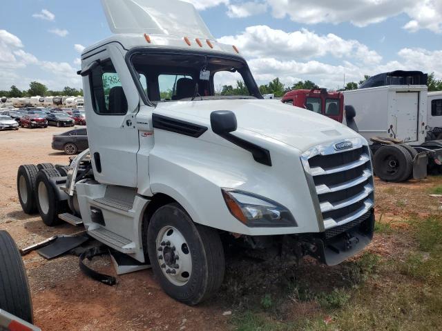  Salvage Freightliner Cascadia 1