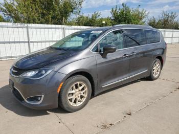  Salvage Chrysler Pacifica