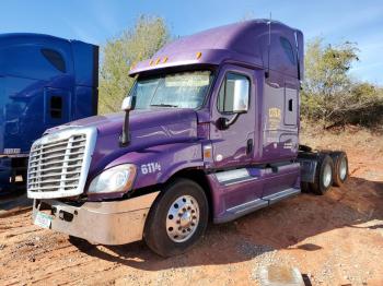  Salvage Freightliner Cascadia 1