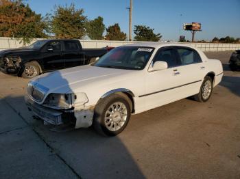  Salvage Lincoln Towncar