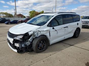  Salvage Chrysler Pacifica