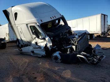  Salvage Freightliner Cascadia 1