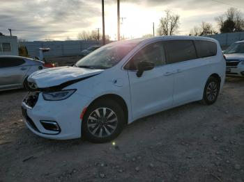  Salvage Chrysler Pacifica