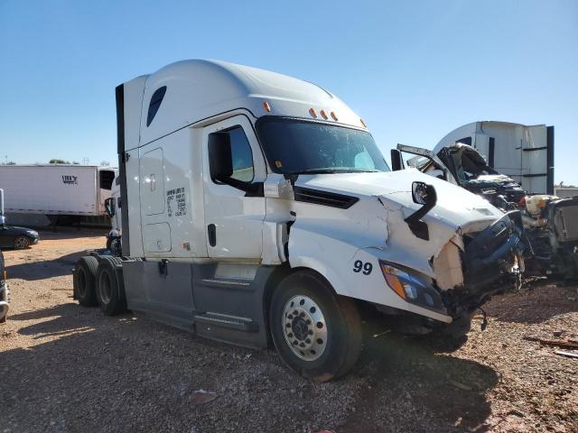  Salvage Freightliner Cascadia 1