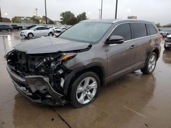  Salvage Toyota Highlander