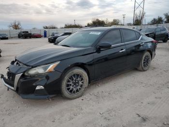  Salvage Nissan Altima