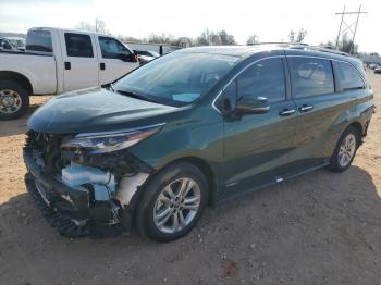  Salvage Toyota Sienna