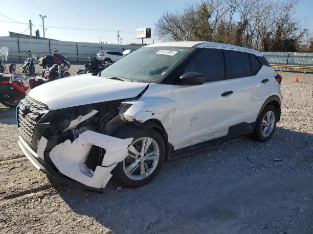  Salvage Nissan Kicks