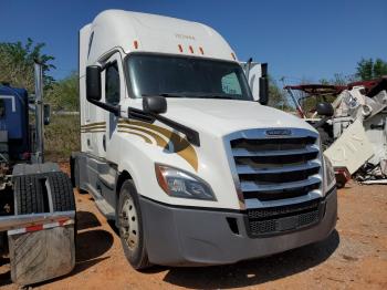  Salvage Freightliner Cascadia 1