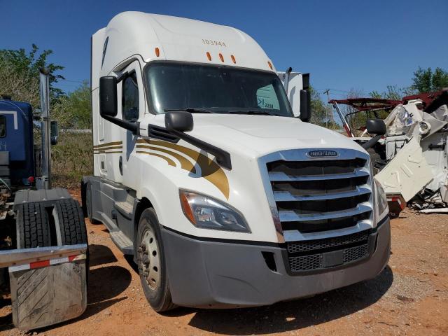  Salvage Freightliner Cascadia 1