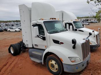  Salvage Peterbilt 579