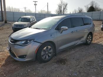  Salvage Chrysler Pacifica