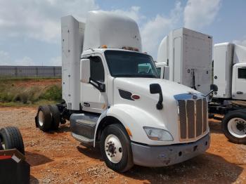  Salvage Peterbilt 579