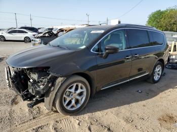 Salvage Chrysler Pacifica