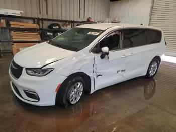  Salvage Chrysler Pacifica