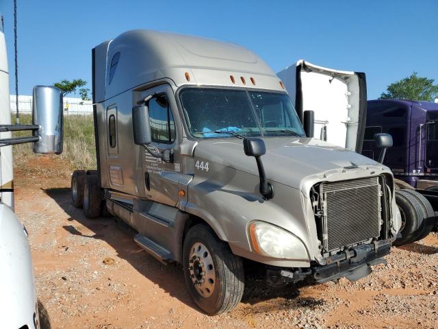  Salvage Freightliner Cascadia 1