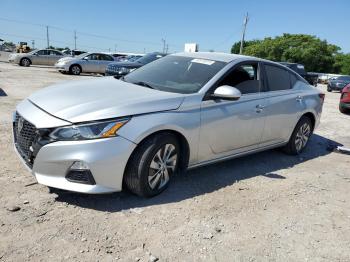  Salvage Nissan Altima