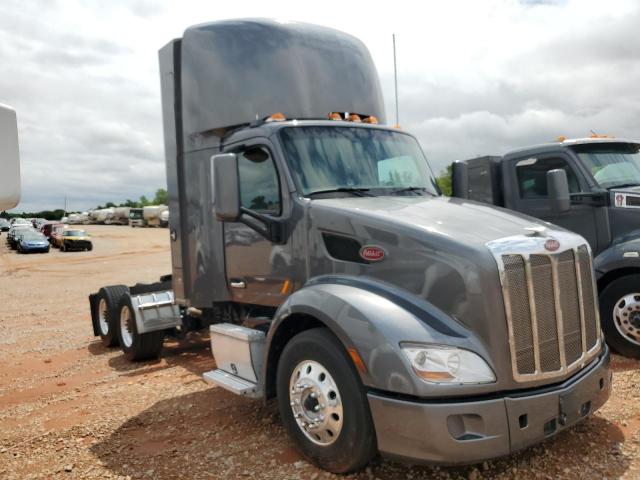  Salvage Peterbilt 579
