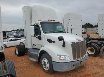  Salvage Peterbilt 579