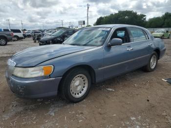  Salvage Lincoln Towncar