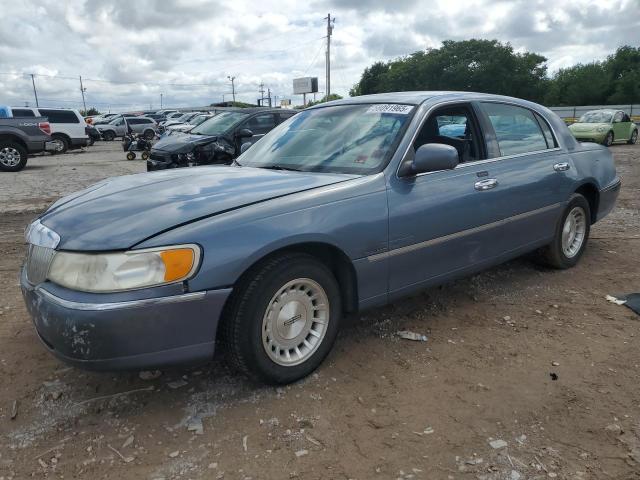  Salvage Lincoln Towncar