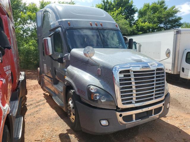  Salvage Freightliner Cascadia 1
