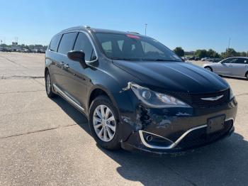  Salvage Chrysler Pacifica