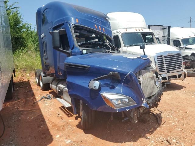  Salvage Freightliner Cascadia 1
