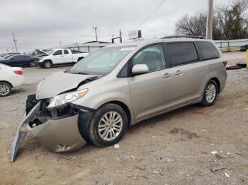  Salvage Toyota Sienna