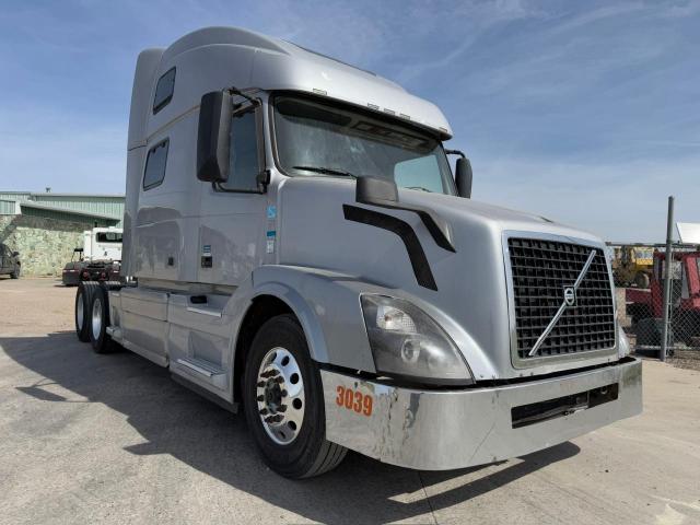  Salvage Volvo Vn