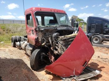  Salvage Freightliner Cascadia 1