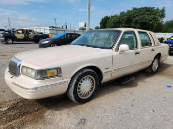  Salvage Lincoln Towncar