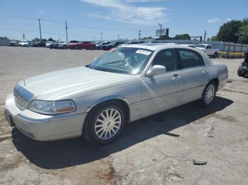  Salvage Lincoln Towncar