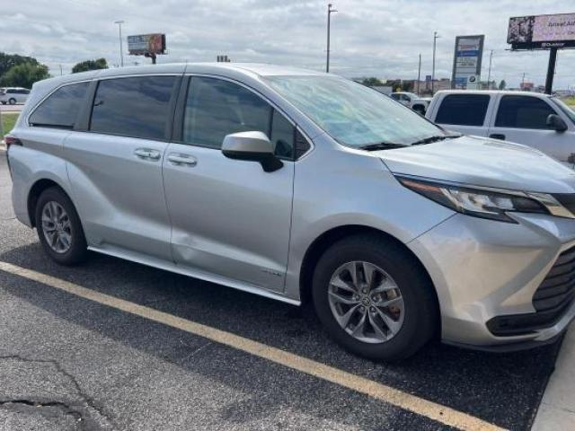  Salvage Toyota Sienna