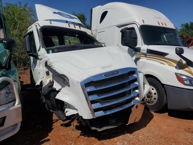  Salvage Freightliner Cascadia 1