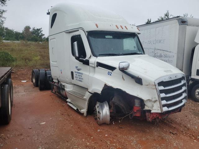  Salvage Freightliner Cascadia 1