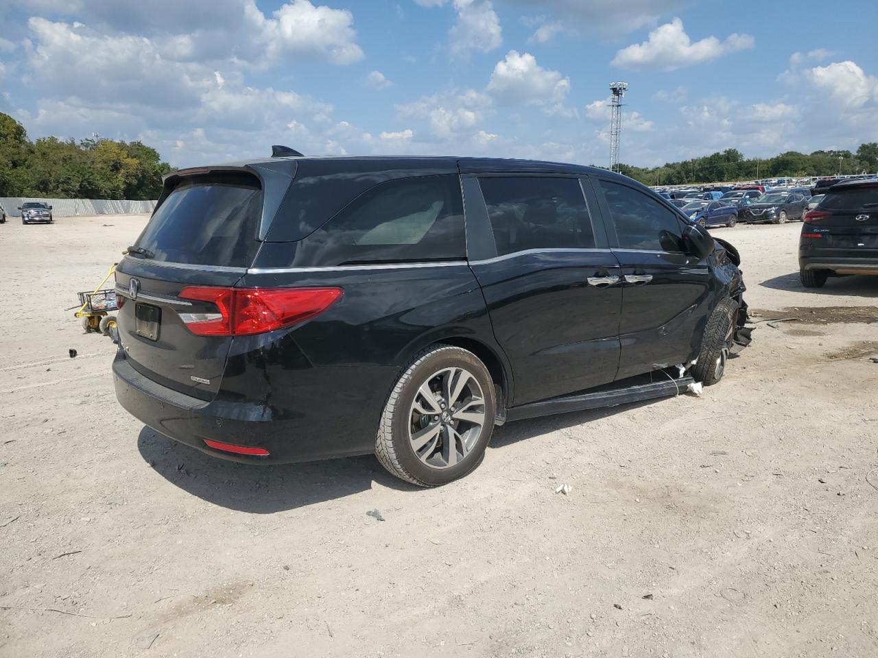 Honda Odyssey Touring Image 4