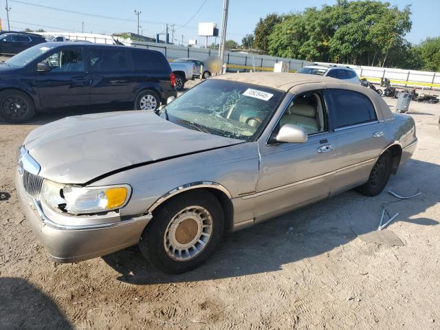  Salvage Lincoln Towncar