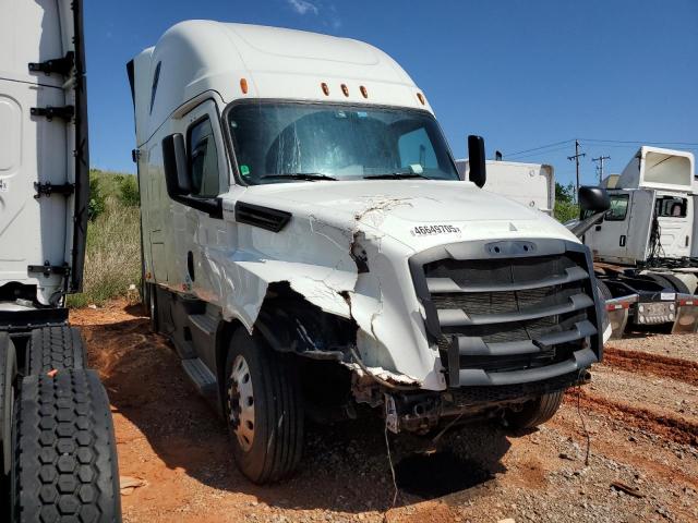  Salvage Freightliner Cascadia 1