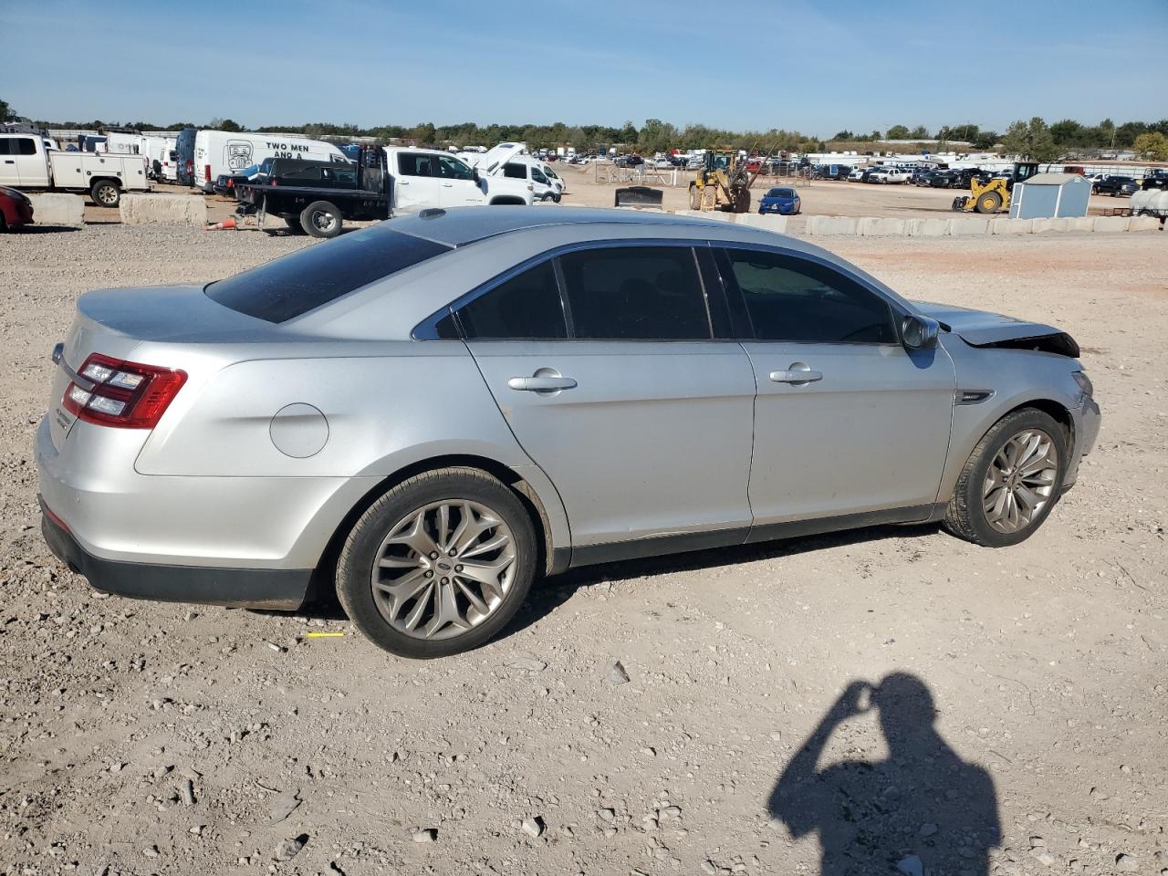 Ford Taurus Limited Image 8