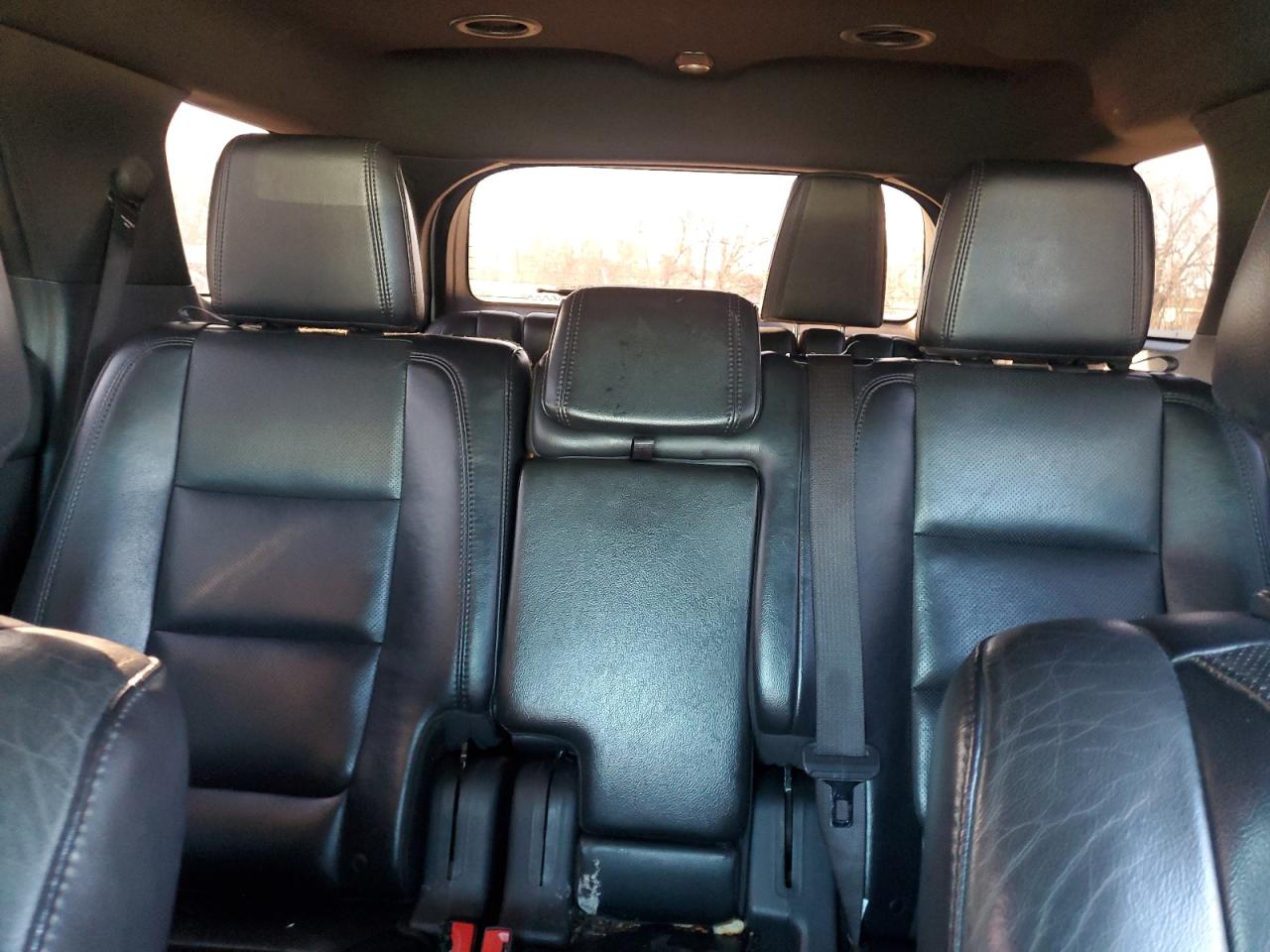 Ford Explorer Limited Image 3