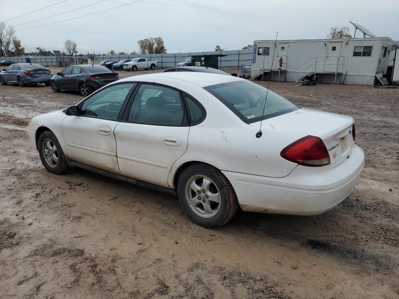 Ford Taurus Se Image 9