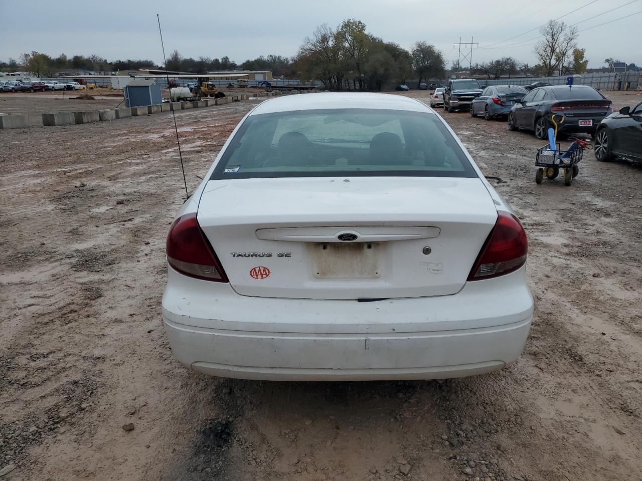 Ford Taurus Se Image 4