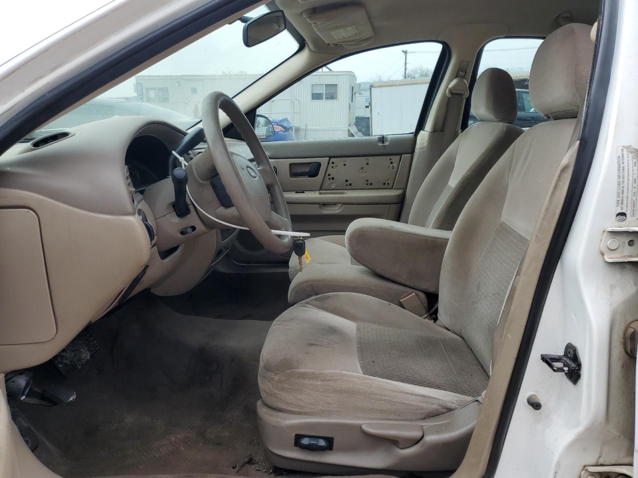 Ford Taurus Se Image 8