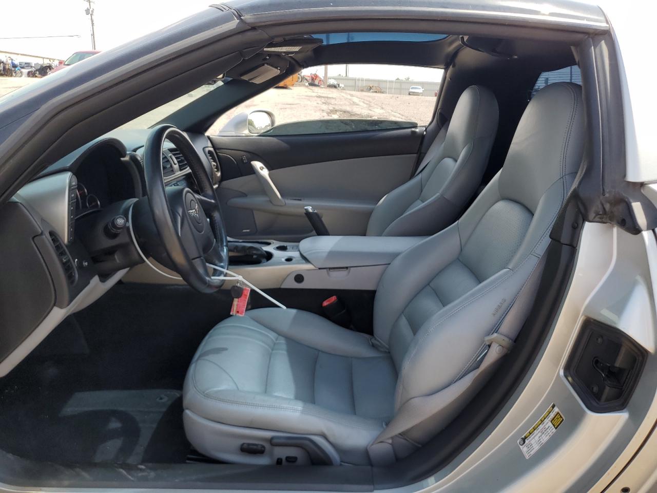 Chevrolet Corvette Image 11