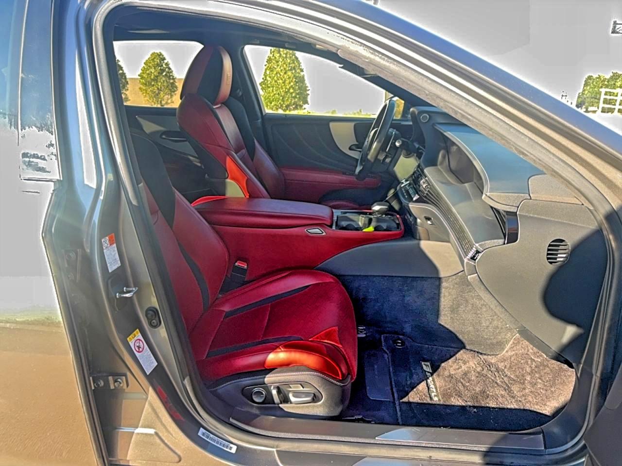 Lexus LS 500 Base Image 7