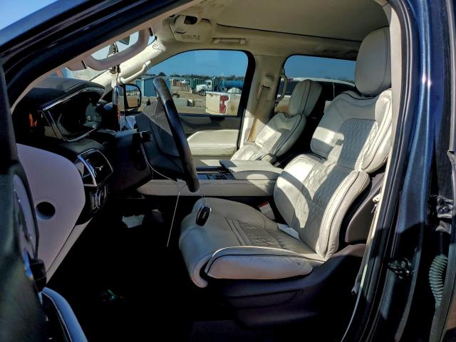 Lincoln Navigator Black Label Image 6